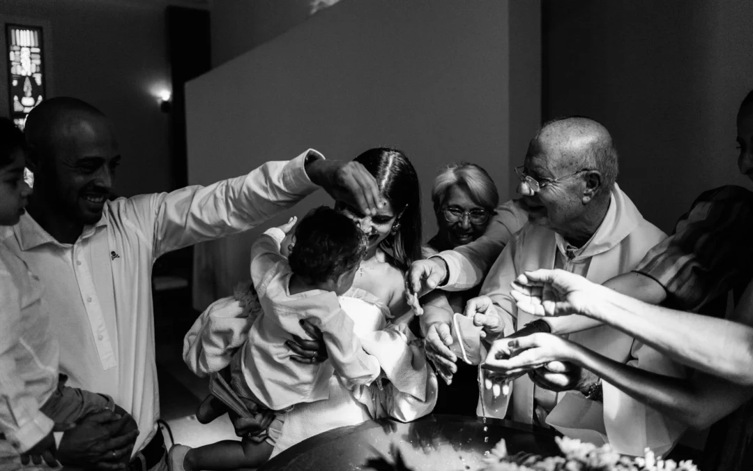 Fotos de bautizo: cómo organizar la sesión (en casa o en la iglesia)